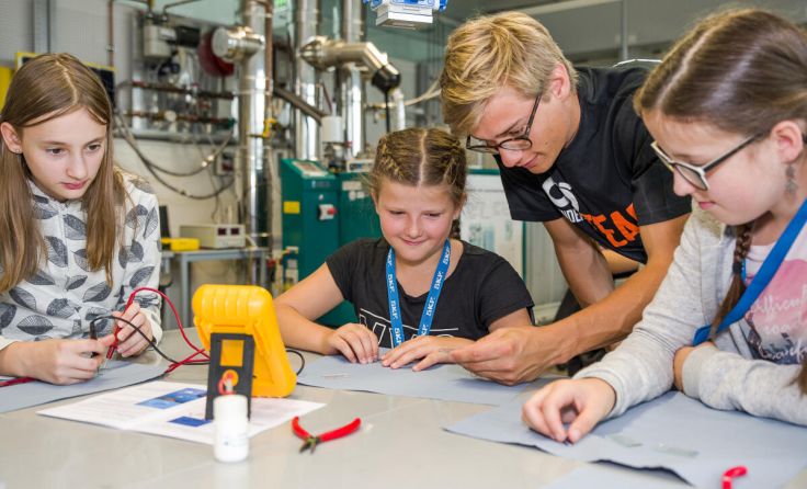 An der Fachhochschule wird mit Kindern geforscht und experimentiert. (Foto: Thomas Reibnegger)