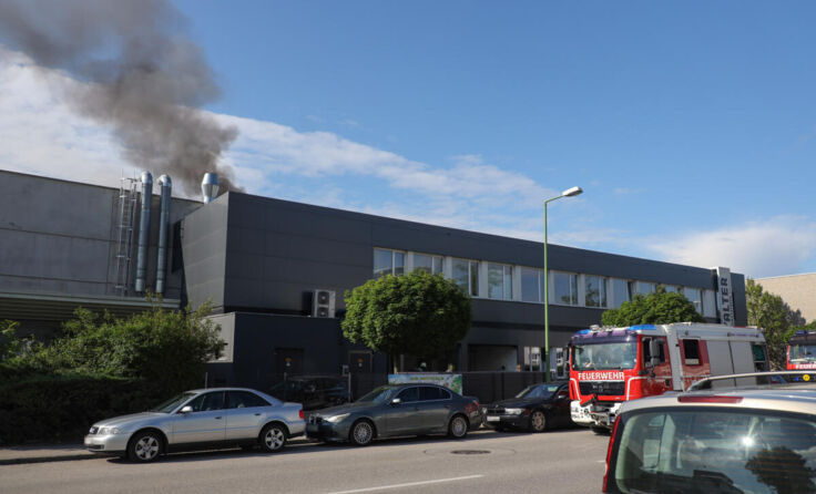 Brand in einem Recyclingunternehmen (Foto: laumat.at/Matthias Lauber)