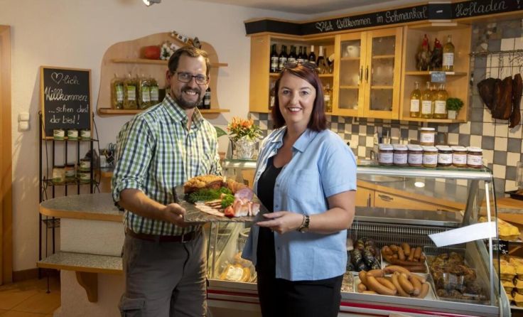 Karin und Fritz Rathmayr führen den Schmankerl-Hofladen in Hartkirchen. (Foto: privat)