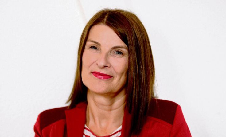 Sabine Scholl stellt ihr Werk vor. (Foto: Uta Tochtermann)