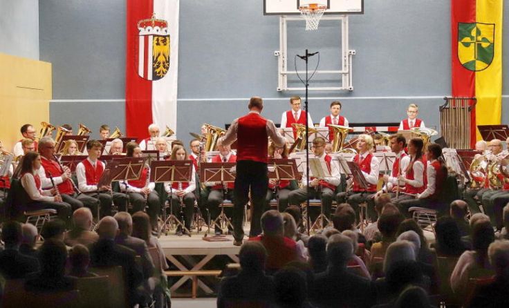 Die Trachtenmusikkapelle Neukirchen lädt in den Lindemayr-Saal. (Foto: TMK)