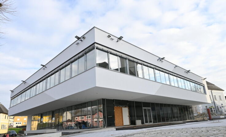 Das neue Gemeindeamt mit Veranstaltungssaal (Foto: GePaltinger)