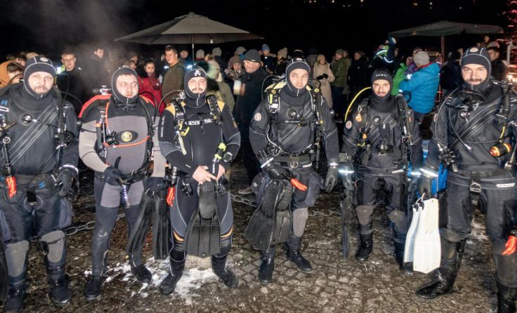 Die Mitglieder des Union Tauchclubs wagten sich in die Traun. (Foto: Burghuber)