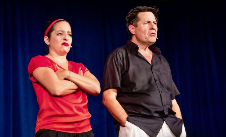 Caroline Athanasiadis und Erich Furrer gemeinsam auf der Bühne (Foto: Moni Fellner)