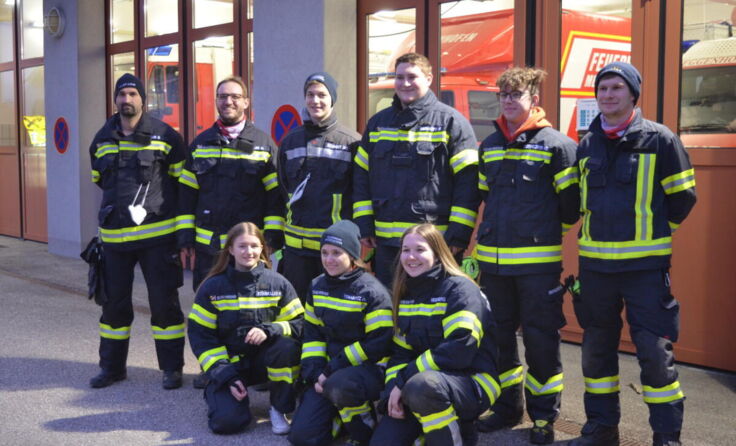 Zur Mannschaft der Feuerwehren in Meggenhofen gehören auch Frauen. (Foto: FF)