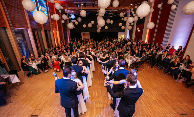 Stimmungsvolle Eröffnung beim Ball der Generationen (Foto: Janasophie)