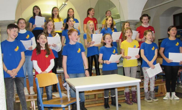 Der Schülerchor des Realgymnasiums Lambach. (Foto: Ingrid Brandl)