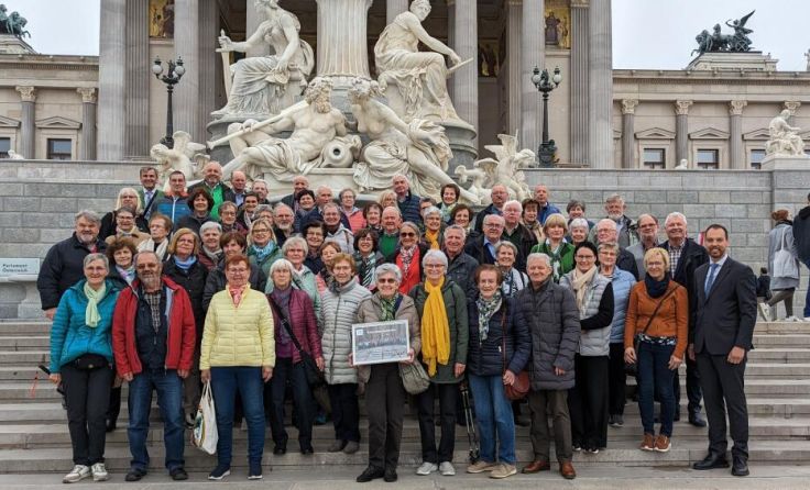Die Senioren aus Gunskirchen besichtigten das renovierte Parlament in Wien. (Foto: Seniorenbund)