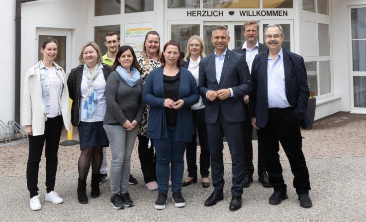 Landesrat Wolfgang Hattmannsdorfer zu Besuch im Seniorenhaus Gunskirchen (Foto: Gemeinde)