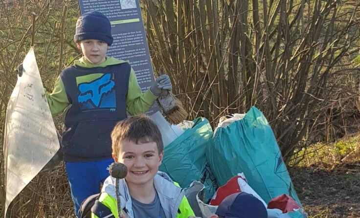 Die Peuerbacher Kinder haben sich tatkräftig an der Müllsammelaktion beteiligt. (Foto: privat)