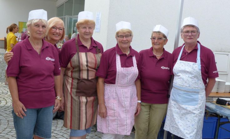 Die Mitglieder des Seniorenbundes laden ein und bereiten Köstlichkeiten zu. (Foto: Seniorenbund)