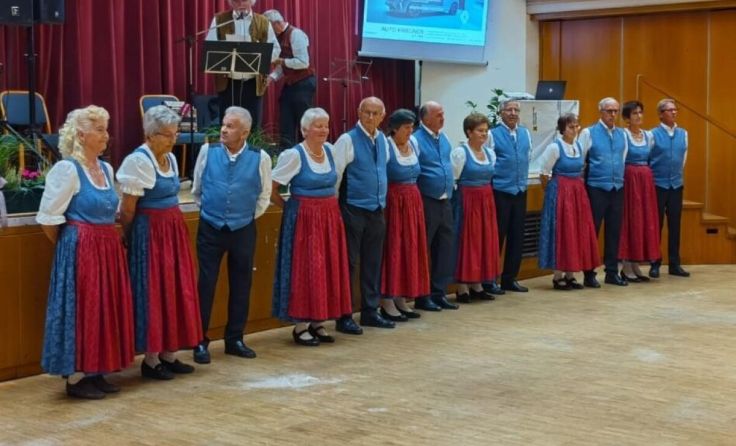 In der Manglburg feierte die Seniorenbund-Volkstanzgruppe ein Fest. (Foto: Volkstanzgruppe)