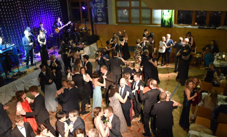 Zur Musik der Band Esprit darf in Pram getanzt werden. (Foto: Union)