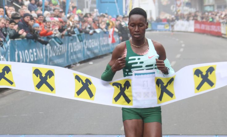 Edinah Jebitok siegt mit neuem Streckenrekord. (Foto: Andreas Maringer)