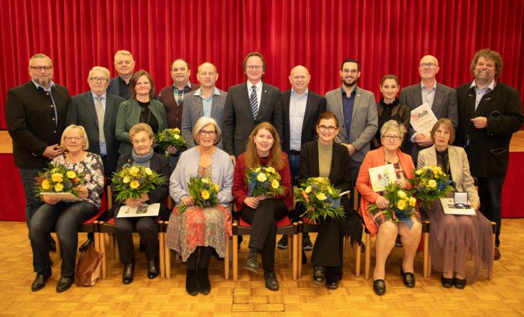 Die Gemeindevertretung verlieh zahlreiche Ehrungen an verdienten Gallspacher. (Foto: Marktgemeinde)