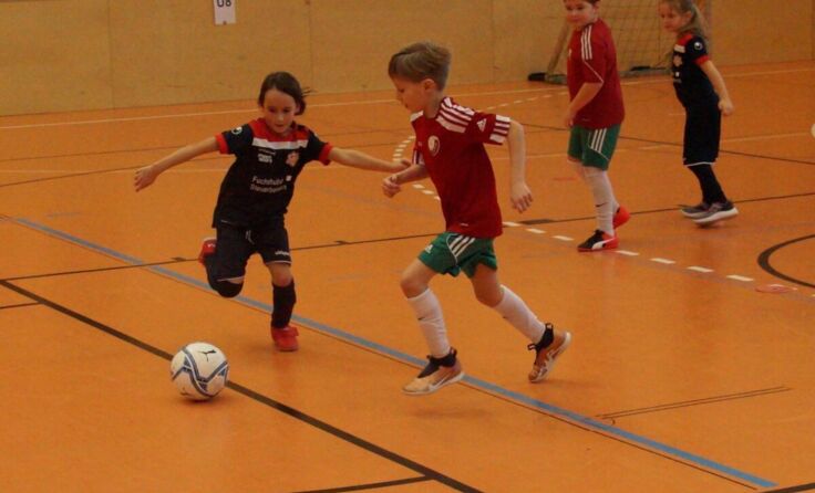 Junge Kicker in Aktion (Foto: Markus Schindler)