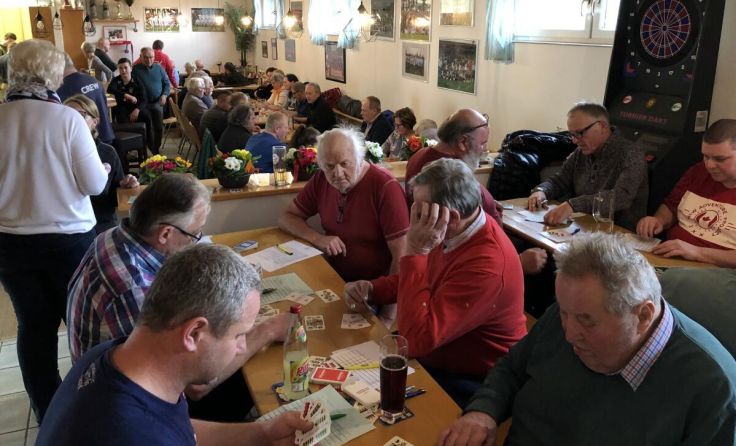 In der Sportplatzkantine Neumarkt wird geschnapst. (Foto: SV Neumarkt)