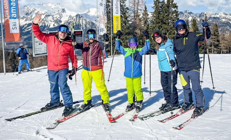 Die Wallerner genossen einen sonnigen Skitag in Haus im Ennstal (Foto: Marktgemeinde Wallern)