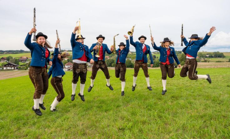 Die Mitglieder des Musikvereines Kimpling laden zum Jubiläumswunschkonzert. (Foto: Nadine Hoeller)