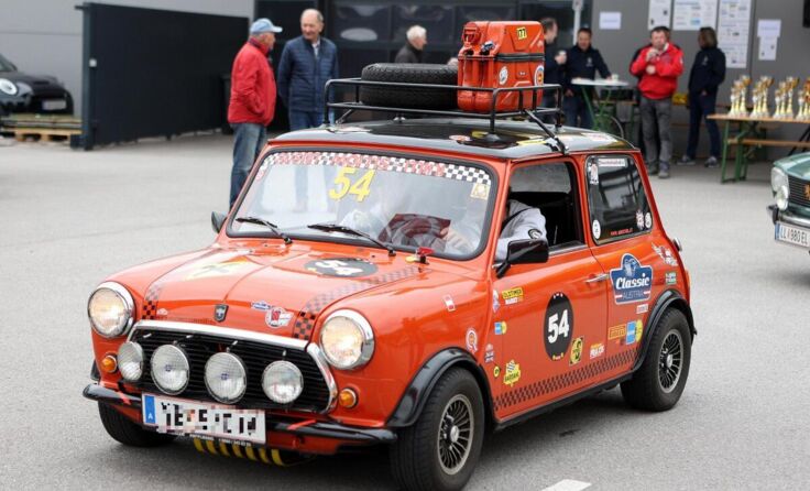Sportwagen und Klassiker fahren bei der Rallye des Kiwanis Club auf. (Foto: Kiwanis)