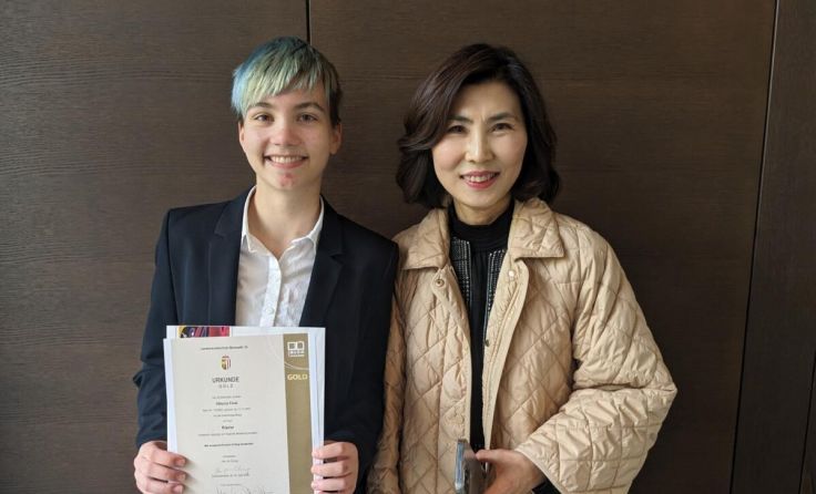 Viktoria Fürst mit ihrer Lehrerin Hee Jin Chung (Foto: Elisabeth Fürst)