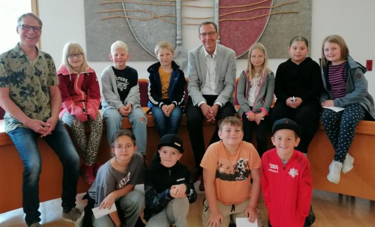Die Schlüßlberger Volksschule zu Besuch im Gemeindeamt (Foto: Gemeinde)