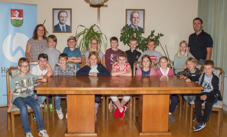 Die Schüler der dritten Klasse Volksschule zu Besuch am Gemeindeamt (Foto: Gerhard Schrödl)