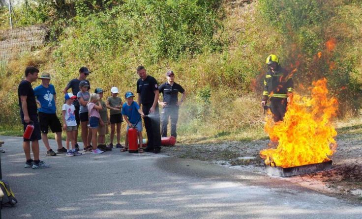 Viel Spaß und Interessantes für die Kinder bei der FF Steinerkirchen (Foto: Elisabeth Kronsteiner)
