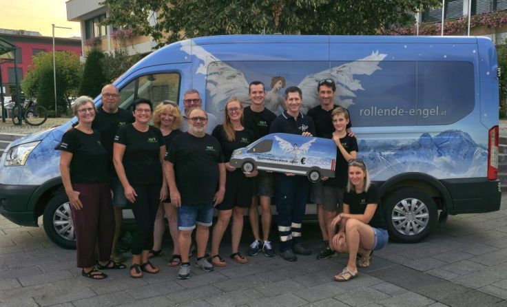 Eine Spende an die Rollenden Engel für die Jugendarbeit. (Foto: Marktgemeinde Wallern)