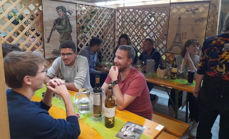 Geselligkeit beim Aistersheimer Weinfest (Foto: privat)