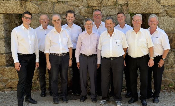 Besinnliche Melodien kommen von den Herren vom Gesangsverein. (Foto: Männergesangsverein)
