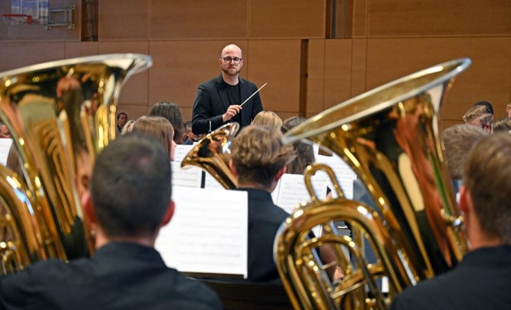 Andreas Ziegelbäck leitet das Bezirksjugendorchester. (Foto: G. Paltinger)