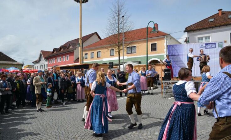 Traditionelle Tracht und trendige Mode wurde beim Färbermarkt in Gutau präsentiert. 