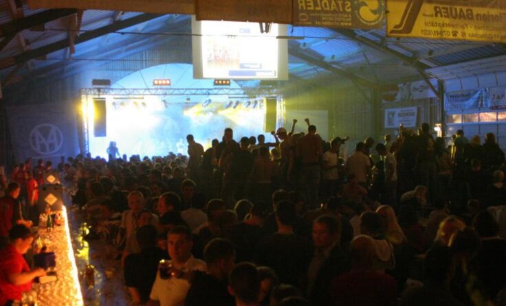 Top Acts werden beim Dreitagesfest der Feuerwehr Lamm präsentiert.