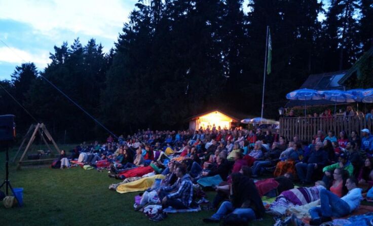 Beim Sommerkino am Braunberg wird ein wunderschöner Ausblick geboten. Foto: Local Bühne