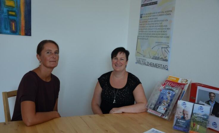 Rosa Handlbauer und Doris Prieschl beraten zum Thema Demenz. Fotos: MAS Alzheimerhilfe