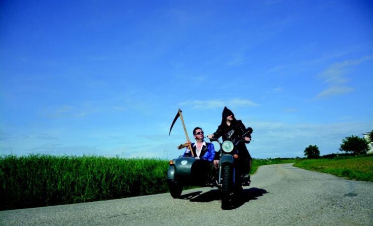 In Elvis` Himmelfahrt bekommt der King allerhöchsten Besuch. Foto: Irene Fink 