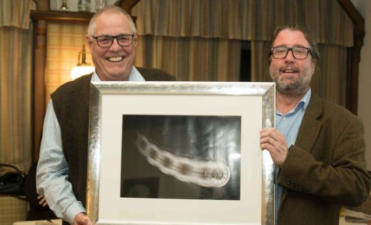 Alexander David (r.) und Josef Daxberger (l.) mit dem Sieger-Foto Foto: Film- und Fotoclub Gutau