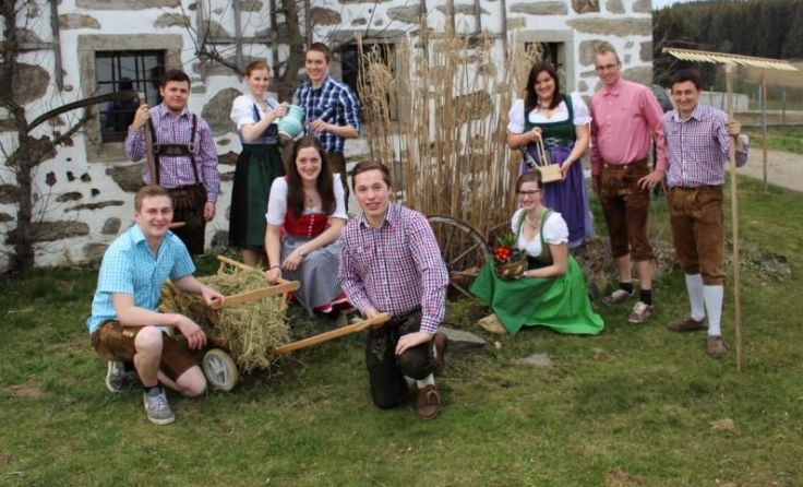 Die besten Sensenmäher werden am 22. Mai ermittelt. Fotos: Landjugend Reichenau