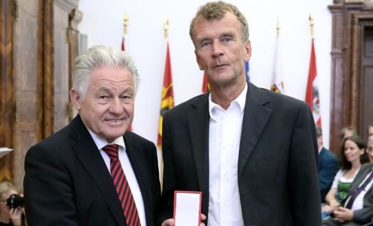 Lothar Dolzer (r.) mit Landeshauptmann Josef Pühringer. Foto: Land OÖ/Stinglmayr
