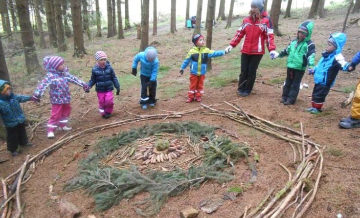 Die Kindergartenkinder konnten sich im Wald austoben und Neues kennenlernen.