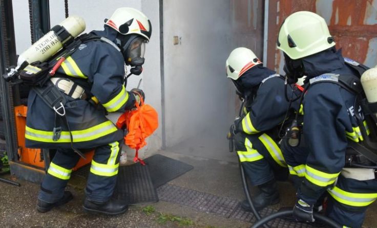 Die Feuerwehr Haibach bei einer Großeinsatzübung. Foto: Manfred Rehberger 