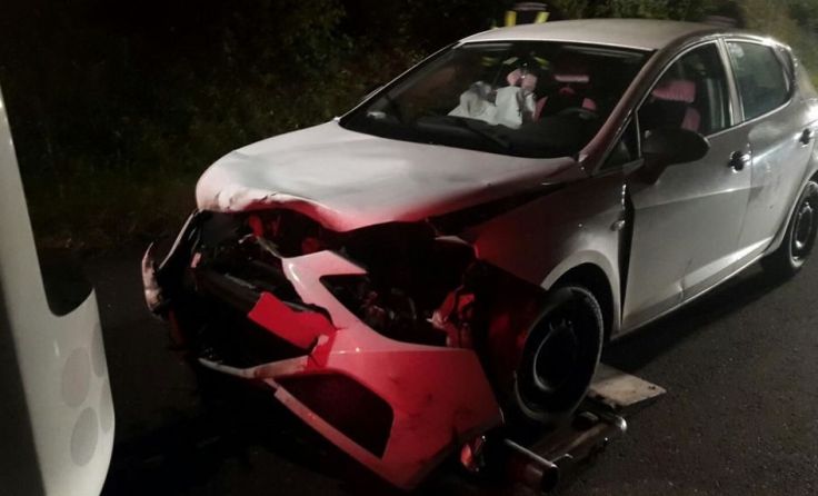 Am Auto entstand bei dem Unfall erheblicher Schaden. Foto: FF Schweinbach