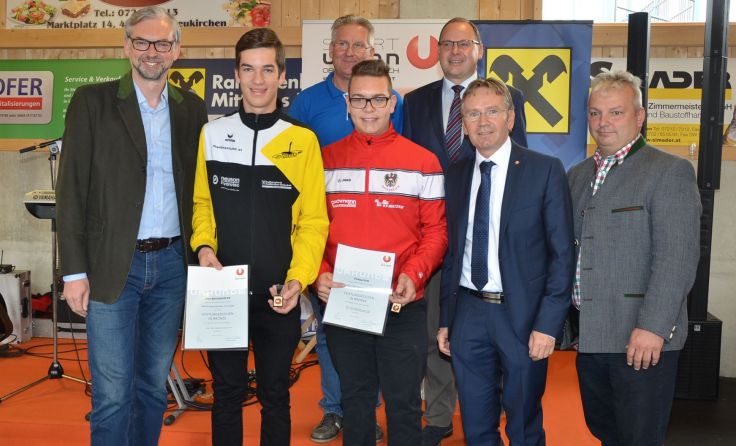 Alex Mayrhofer und Philipp Kolb wurden bei der Eröffnung geehrt. Foto: Erika Ganglberger