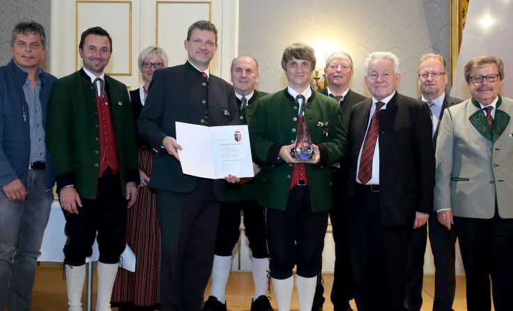 Der Musikverein Vorderweißenbach wurde von LH Josef Pühringer geehrt. Foto: Land OÖ/Kauder