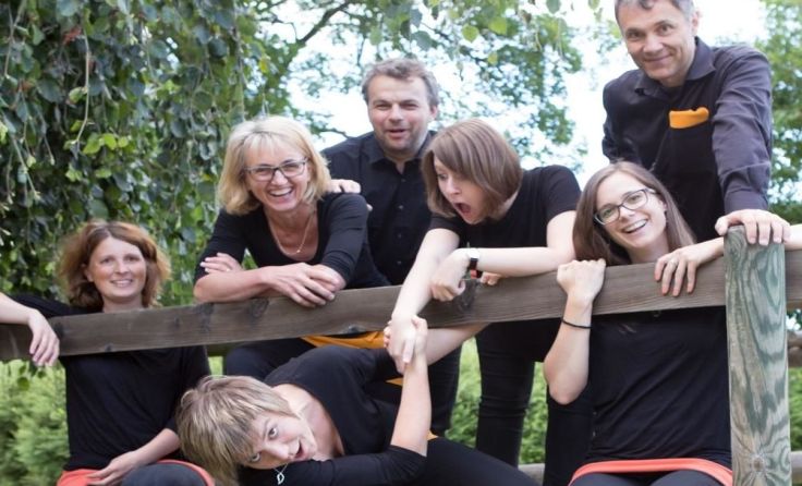 Die Überraschungseier nehmen bei der Improtheater-Landesmeisterschaft teil. 