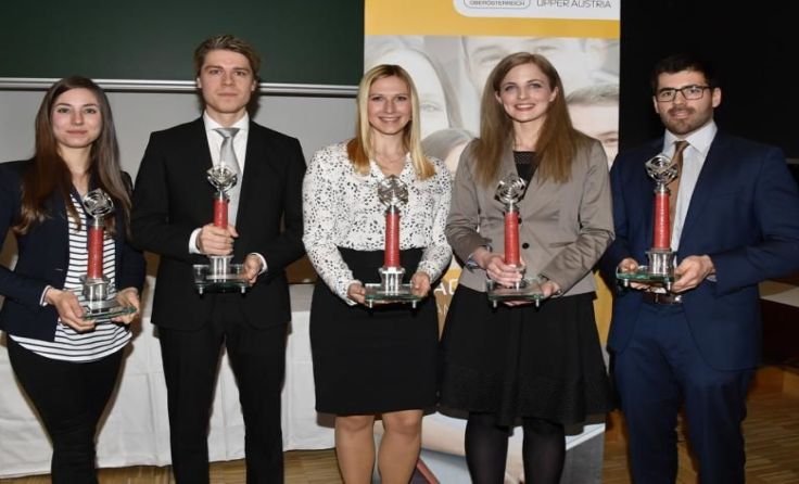 Claudia Gattringer (2.v.r.) erhielt den „Chimney Award“. Foto: FH OÖ