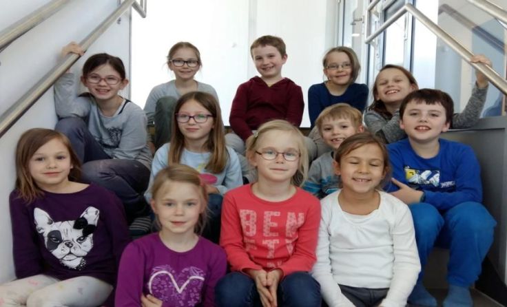 Schüler singen gemeinsam für Freundschaft und Frieden. Fotos: K und B Reif