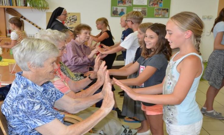 Gemeinsam getanzt und gesungen wurde im Lebenshaus Oberneukirchen. Foto: Erika Ganglberger