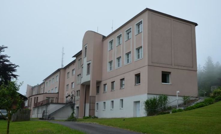 Fotos: 1980 wurde das Gebäude zu einer Schule, jetzt wird daraus ein Wohnkomplex. 